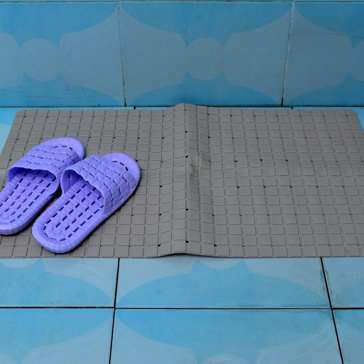 Anti-slip bathroom mat (Dotted Straight) - waseeh.com